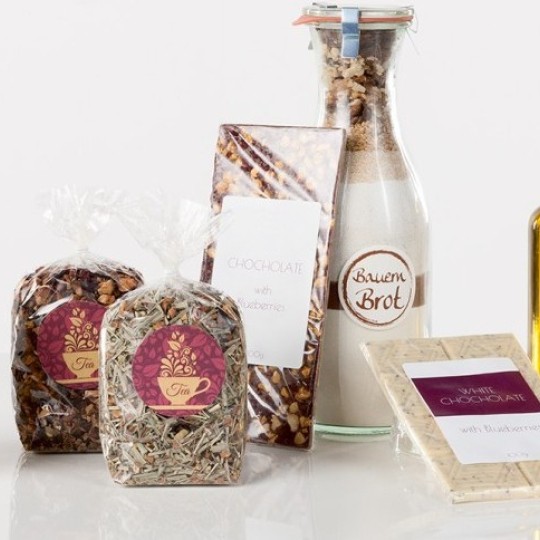 Diverse produse etichetate cu diverse tipuri de etichete